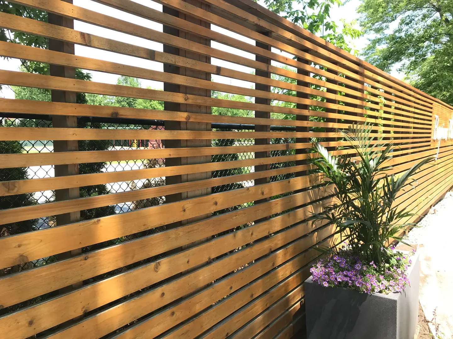 Horizontal wood privacy fence